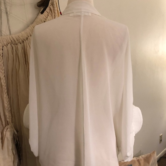Artisan Deluxe Button Down Blouse - Picture 4 of 5
